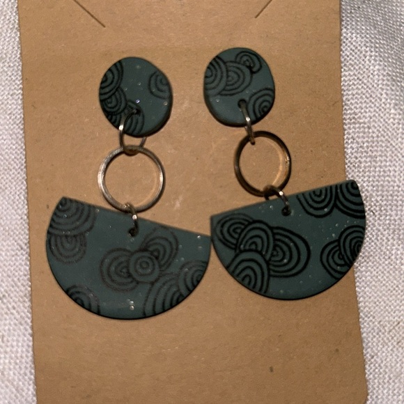 NWOT HANDMADE EARRINGS - Picture 2 of 4